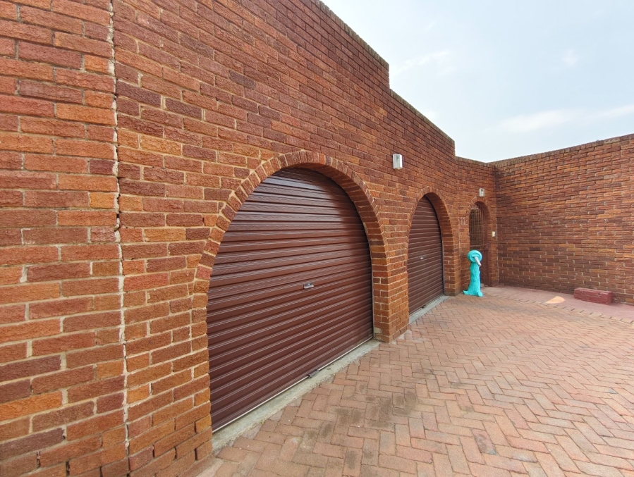 To Let 3 Bedroom Property for Rent in Pellissier Free State